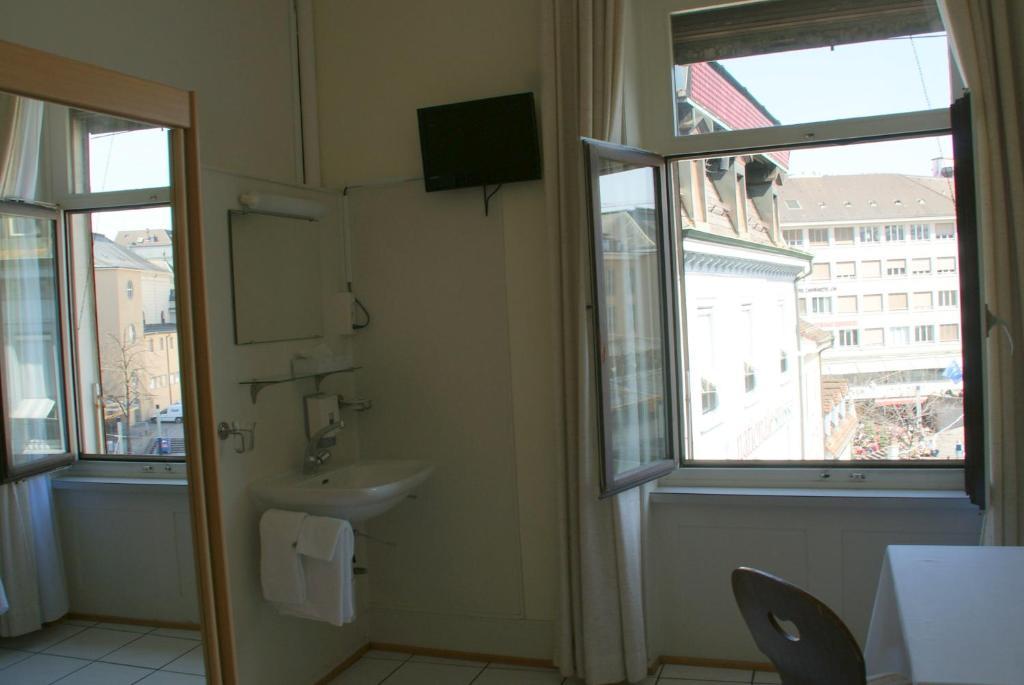 Stadthof Budget Hotel Basel City Center Zimmer foto